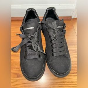 ALEXANDER MCQUEEN OVERSIZED LOW-TOP SNEAKERS IN BLACK SUEDE SIZE 42.5